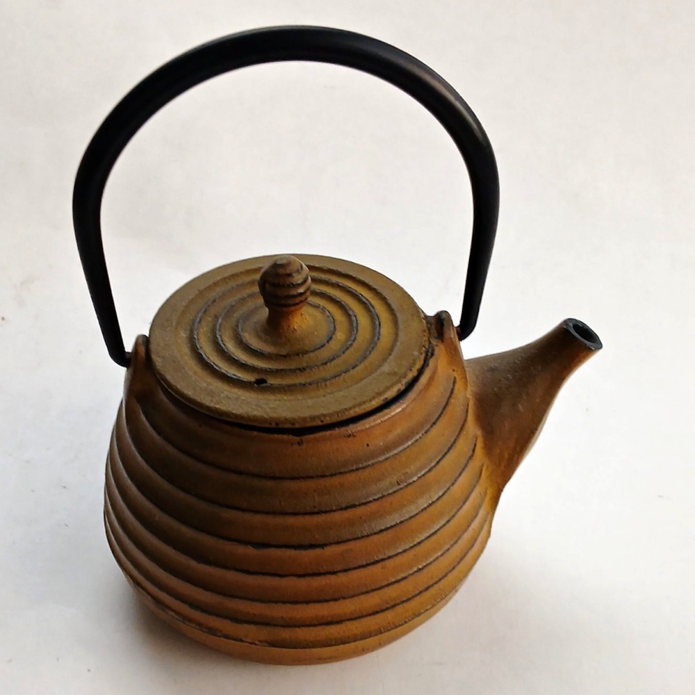 Rustic Brown Teapot with Black Handle